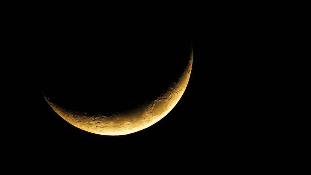 ramadan crescent moon