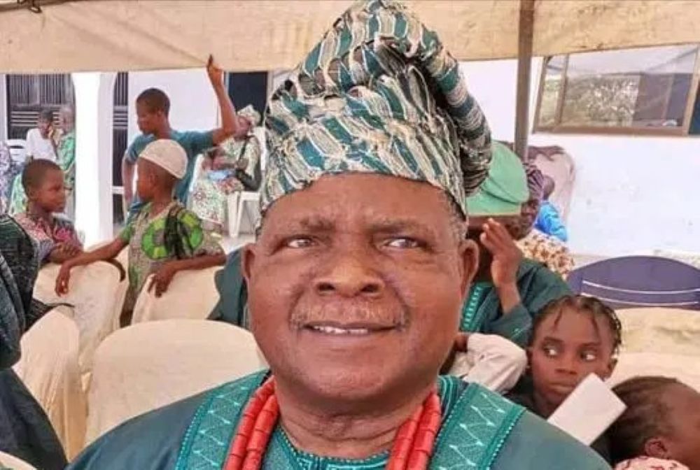 kola oyewo